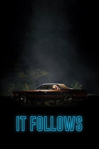 دانلود فیلم It Follows 2014 ( او تعقیب می کند)